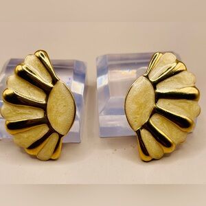 Vintage cream ivory enamel pierced shell stud earrings. Gold tone. Unique